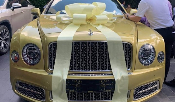 Doanh nhân Việt chờ nửa năm mới nhận được Bentley Mulsanne 2020 với màu sơn Julep hàng hiếm
