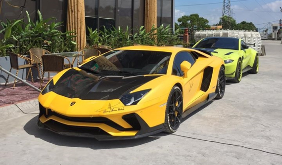 Cặp siêu xe hơn 60 tỷ đồng của chủ nhân McLaren Senna độc nhất Việt Nam khoe dáng tại Hải Dương