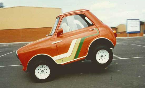 Mini HaHa - Chiếc xe tí hon 37 năm tuổi với khả năng "bốc bánh sau" cực độc