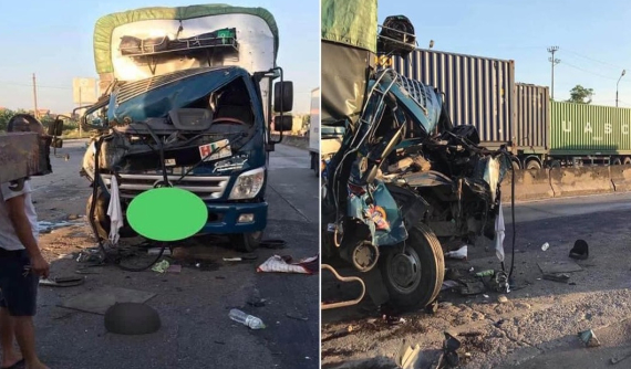 Hải Dương: Ô tô tải bẹp dúm đầu sau cú tông vào đuôi xe container, 1 người tử vong