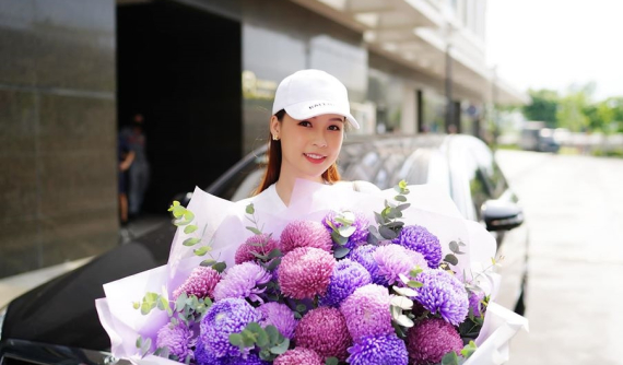 Hot girl Sam tậu sedan hạng sang Mercedes-Benz S450L Luxury