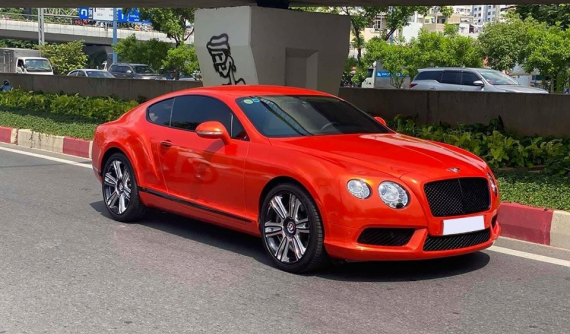 Bentley Continental GT xanh lục bảo độc nhất Việt Nam được chủ cho đổi phong thuỷ sang sắc cam