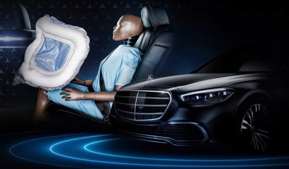 Mercedes-Benz S-Class 2021 có thêm túi khí bảo vệ hành khách ngồi phía sau trong tai nạn trực diện