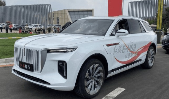 Hồng Kỳ E-HS9 - SUV điện cực sang ra mắt công chúng, lăn bánh giữa ban ngày