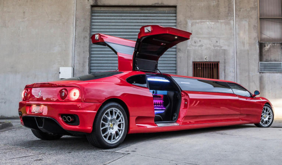 Chiếc Ferrari 360 Modena "Limo" 2003 đặc biệt này đang được rao bán giá 6,59 tỷ đồng