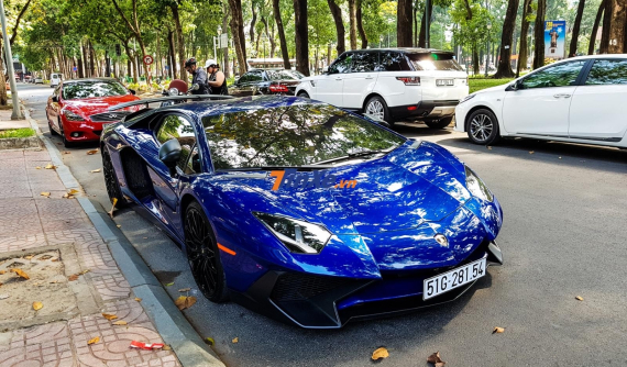 Giá xe Lamborghini Aventador SV và khuyến mãi mới nhất 2024