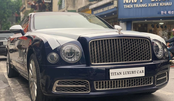 Đã bị khai tử nhưng Bentley Mulsanne EWB vẫn về Việt Nam với màu sơn xanh hàng độc