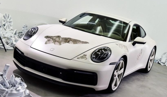Chiếc Porsche 911 2020 mới tinh này đã bị "phá hoại thân vỏ nhân danh nghệ thuật"
