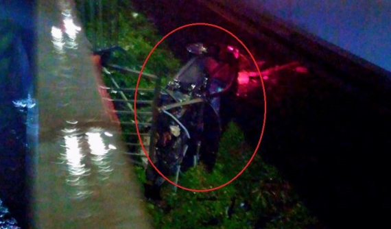 Xe sang Porsche Panamera mới mua, còn chưa có biển số, rơi khỏi cầu Sài Gòn lúc nửa đêm