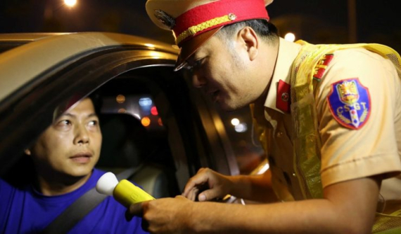 Nồng độ cồn bao nhiêu bị phạt 40 triệu đồng? Không thổi nồng độ cồn bị phạt bao nhiêu?