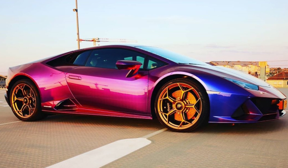 Đại gia chi 1,8 tỷ đồng chỉ để chiếc Lamborghini Huracan EVO có màu sơn "tắc kè" cực hiếm này