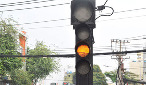 Lỗi vượt đèn vàng bị phạt bao nhiêu tiền?