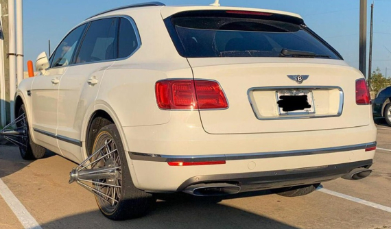 Ngứa mắt trước chiếc Bentley Bentayga độ "la-zăng gai nhọn rẻ tiền"