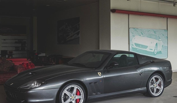 Siêu xe Ferrari 575 Superamerica hiếm bị bỏ rơi suốt 8 năm khiến nhiều người xót xa