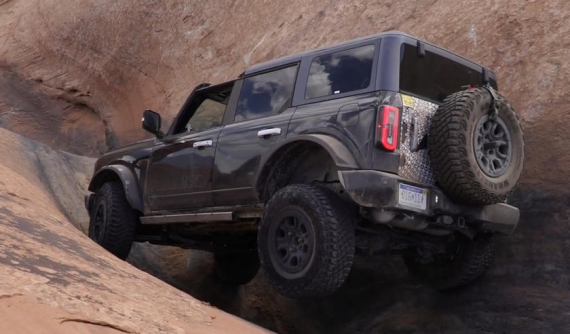 Chứng kiến khả năng off-road cực đỉnh của Ford Bronco 2021