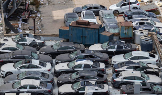 Đại lý Audi hoang tàn sau vụ nổ kinh hoàng tại Li Băng, 500 chiếc xe sang bị hư hỏng