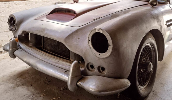 Chiếc Aston Martin DB4 còn không có đèn pha và lưới tản nhiệt này vẫn có giá hơn 16 tỷ đồng