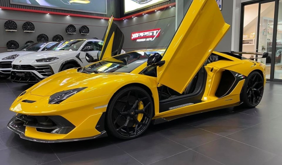 Không chịu thua đại gia Việt và Campuchia, Lào cũng đã có chiếc siêu xe Lamborghini Aventador SVJ đầu tiên