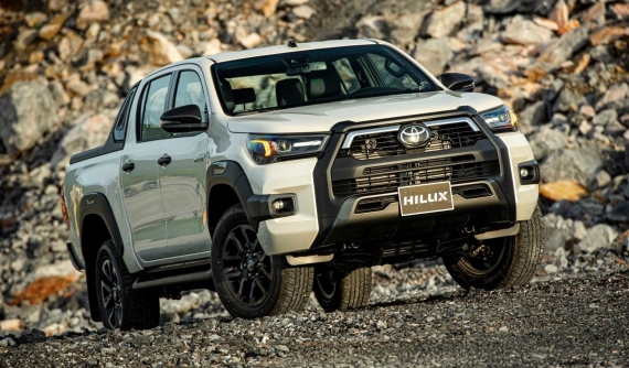 Ngang giá bán, liệu rằng Toyota Hilux 2020 với nhiều nâng cấp mới có đủ để “cân sức ngang tài” cùng Ford Ranger?