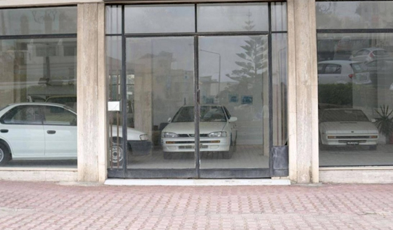 Có gì bên trong đại lý ô tô Subaru bị bỏ hoang từ giữa thập niên '90 này?