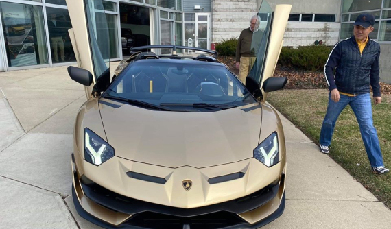 Giá xe Lamborghini Aventador SVJ Roadster và khuyến mãi mới nhất 2024
