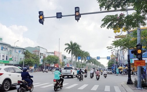 Lỗi vượt đèn vàng ô tô mới nhất 2020: Có thể bị phạt đến 5 triệu đồng