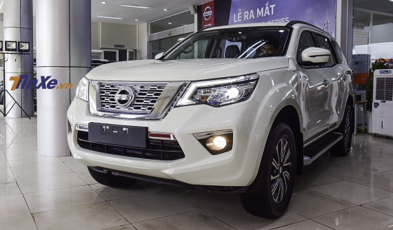 Kiếm khách mùa thấp điểm, đại lý giảm giá Nissan Terra tới hơn 100 triệu đồng