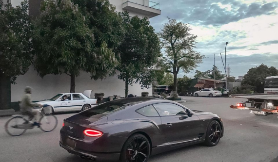 Sau nhiều siêu xe Ferrari, doanh nhân Hải Phòng tậu Bentley Continental GT V8 2020 độc nhất Việt Nam