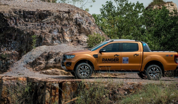 Áp lực từ tháng Ngâu lẫn Toyota Hilux 2020 vừa ra mắt, đại lý giảm giá Ford Ranger tới 70 triệu đồng