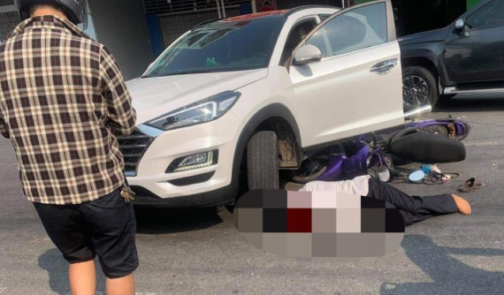 Nam Định: Tông vào Hyundai Tucson đang quay đầu xe, người đàn ông chạy xe máy bất tỉnh tại chỗ