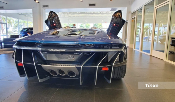 Video: Nghe "tiếng thở" siêu phẩm Lamborghini Centenario Roadster với màu sơn cực độc