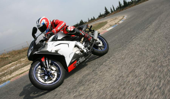 Aprilia đang phát triển mẫu Sport bike RS400 để đối đầu với Yamaha R3, KTM RC390?