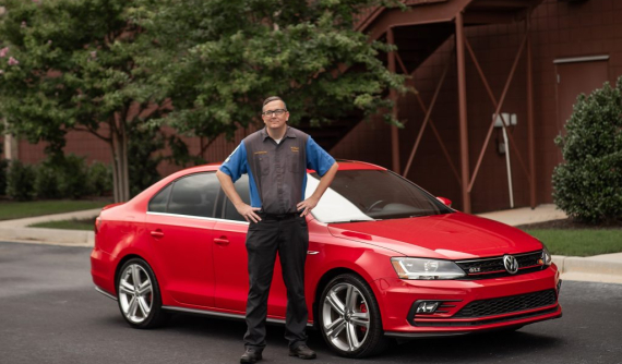 Mua 42 chiếc ô tô Volkswagen trong đời, người đàn ông này xứng đáng với danh hiệu "fan cứng"