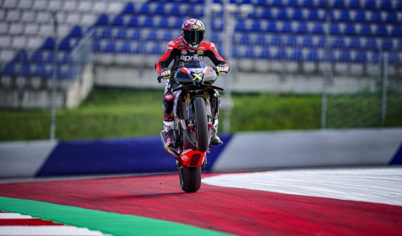 Piaggio Ấn Độ xác nhận việc phát triển naked bike Aprilia Tuono 400