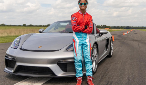 Chứng kiến nữ tay đua 16 tuổi lập nên Kỷ lục Guinness Thế giới mới với một chiếc Porsche 718 Spyder 2020
