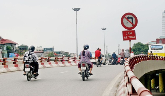 Các biển báo cấm vượt, cấm rẽ, quay đầu và cấm dừng, đỗ mà tài xế nào cũng phải biết