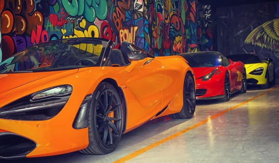 Video: McLaren 720S Spider màu cam độc nhất Việt Nam được vận chuyển vào Sài thành