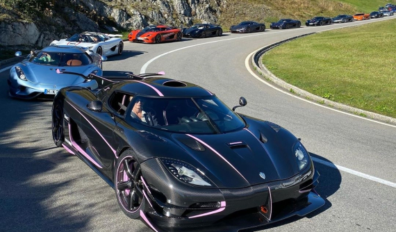 Video: Đại lý quy tụ 12 chiếc Koenigsegg có tổng trị giá hơn 570 tỷ đồng chỉ để leo đèo tham dự sự kiện