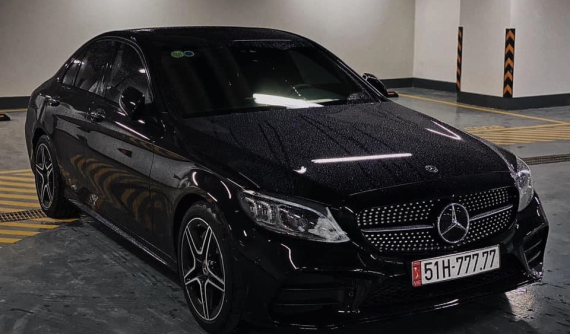 Bấm được biển "ngũ quý" 7, chủ xe Mercedes-Benz C300 AMG 2020 mạnh dạn rao bán lại 5,5 tỷ đồng