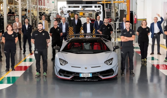 Lamborghini kỷ niệm chiếc Aventador thứ 10.000, xe thuộc sở hữu của đại gia Thái Lan