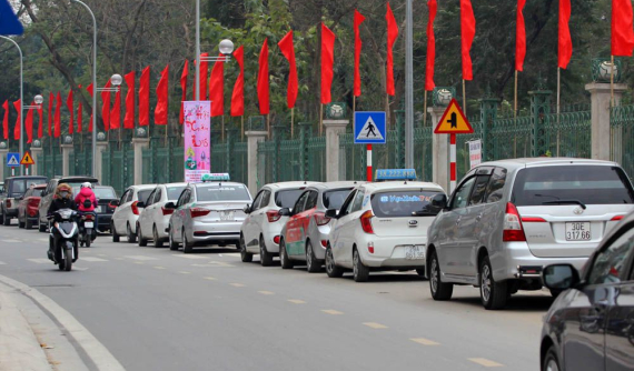 Bộ Công an: Đề xuất ô tô không được dừng quá 5 phút