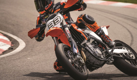 Huyền thoại Supermoto KTM 450 SMR chuẩn bị quay lại trong năm 2021