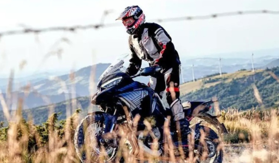 Háo hức với những hình ảnh quảng cáo đầu tiên của Ducati Multistrada V4