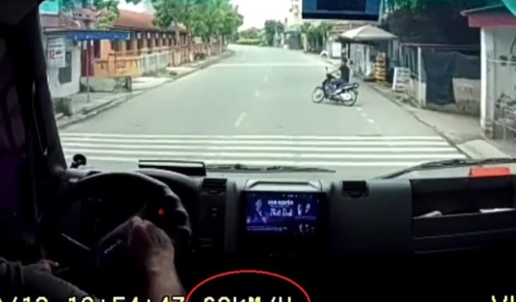 Video xe ben chạy ở vận tốc 63 km/h trong khu đông dân cư tại Nam Định khiến cư dân mạng bức xúc