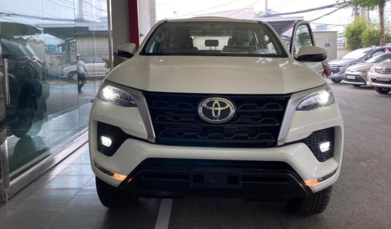 Toyota Fortuner 2020 bất ngờ đổ bộ đại lý sát ngày ra mắt, sẵn sàng lên sàn chào khách Việt