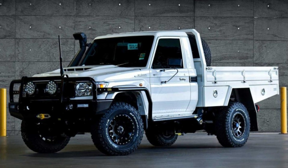 Chiếc Toyota Land Cruiser 1979 này được độ thành bán tải để chuẩn bị đi vòng quanh nước Úc