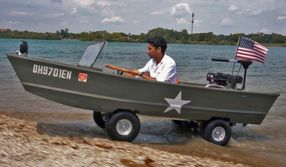 Khâm phục người đàn ông tự chế xe lưỡng cư cực đơn giản mà hiệu quả