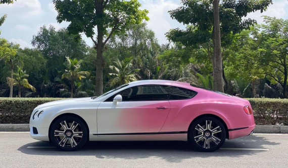 Bentley Continental GT được chủ nhân cho đổi sang bộ áo 2 tông màu rất sành điệu