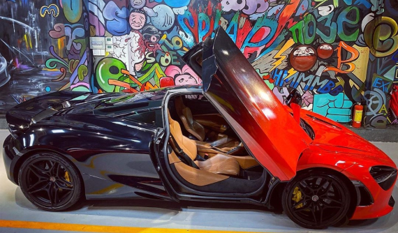 McLaren 720S được chủ nhân cho bắt "trend" với bộ áo nửa màu này nửa màu khác