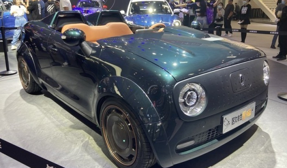 ORA Black Cat Speedster - Mẫu xe điện 2 chỗ với thiết kế táo bạo, loại bỏ cả nóc, cửa sổ và kính chắn gió